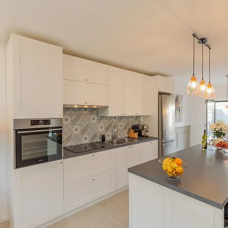 Apartman Bella Lux With Jacuzzi, Grill & Garden