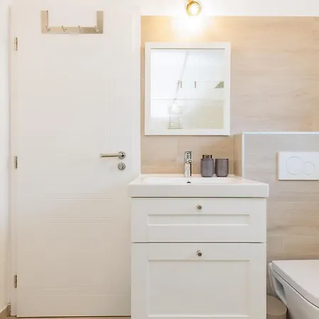 Bella Lux With Jacuzzi, Grill & Garden * Zadar