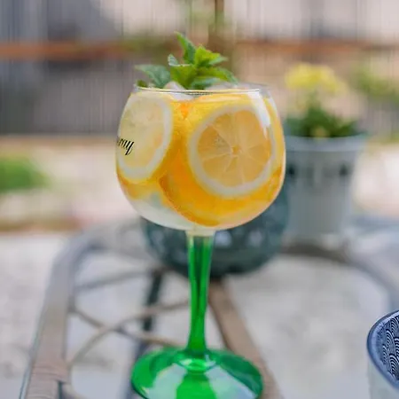 Bella Lux With Jacuzzi, Grill & Garden Apartman *