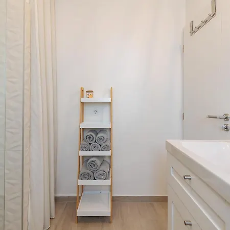 Апартаменты Bella Lux With Jacuzzi, Grill & Garden