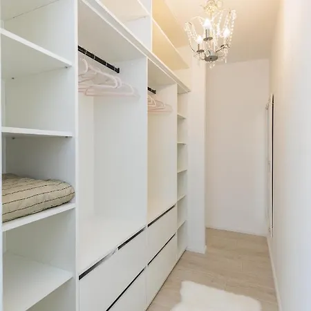 Bella Lux With Jacuzzi, Grill & Garden *