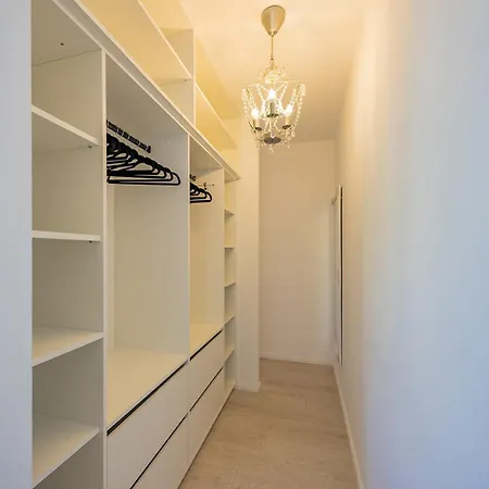 Bella Lux With Jacuzzi, Grill & Garden Apartman