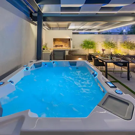 Bella Lux With Jacuzzi, Grill & Garden Apartman *