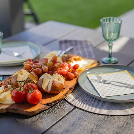 Apartman Bella Lux With Jacuzzi, Grill & Garden Zadar