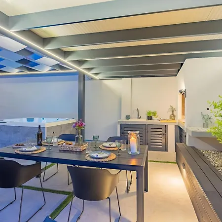 Bella Lux With Jacuzzi, Grill & Garden Apartman *