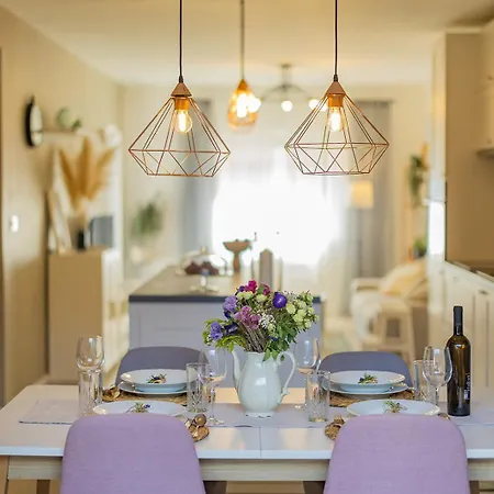 Bella Lux With Jacuzzi, Grill & Garden Apartman *