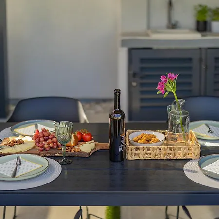 Bella Lux With Jacuzzi, Grill & Garden Apartman Zadar