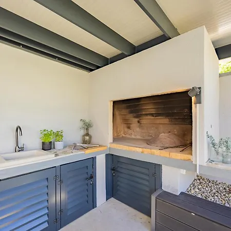 Bella Lux With Jacuzzi, Grill & Garden Zadar