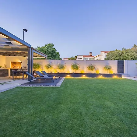 Bella Lux With Jacuzzi, Grill & Garden Апартаменты Задар