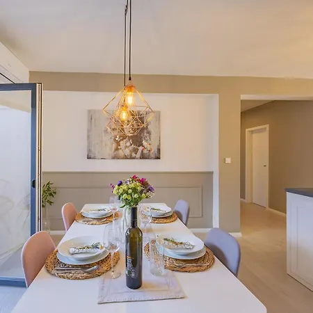 Апартаменты Bella Lux With Jacuzzi, Grill & Garden