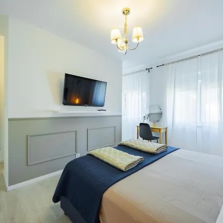 Bella Lux With Jacuzzi, Grill & Garden *