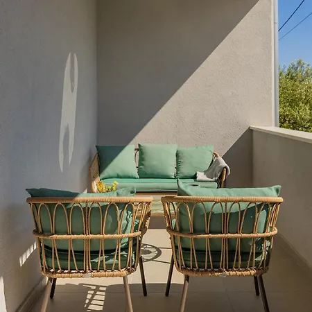 Bella Lux With Jacuzzi, Grill & Garden Apartment