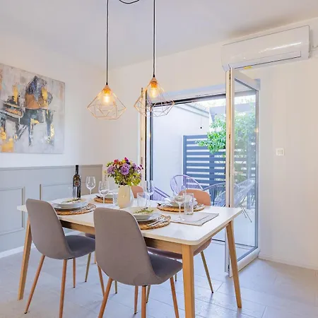 Apartment Bella Lux With Jacuzzi, Grill & Garden *